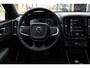 Volvo XC40 T2 Automaat Momentum | Panoramadak| Full map Navigatie| Parkeercamera| Park Assist voor en achter| Automatische dimmende binnen en buitenspiegels.
