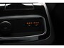 Volvo V90 T8 Plug-in hybrid AWD Ultra Dark | Premium Audio by Harman en Kardon | Interieur Voorverwarming| Head Up display | Adaptieve Cruise Control | BLIS | Gelaagde Zijruiten | Rondomzicht Camera | Panoramadak | Semi Electrische Trekhaak.
