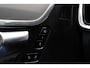 Volvo V90 T8 Plug-in hybrid AWD Ultra Dark | Premium Audio by Harman en Kardon | Interieur Voorverwarming| Head Up display | Adaptieve Cruise Control | BLIS | Gelaagde Zijruiten | Rondomzicht Camera | Panoramadak | Semi Electrische Trekhaak.