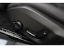 Volvo V90 T8 Plug-in hybrid AWD Ultra Dark | Premium Audio by Harman en Kardon | Interieur Voorverwarming| Head Up display | Adaptieve Cruise Control | BLIS | Gelaagde Zijruiten | Rondomzicht Camera | Panoramadak | Semi Electrische Trekhaak.