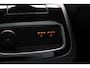 Volvo V90 T8 Plug-in hybrid AWD Ultra Dark | Premium Audio by Harman en Kardon | Interieur Voorverwarming| Head Up display | Adaptieve Cruise Control | BLIS | Gelaagde Zijruiten | Rondomzicht Camera | Panoramadak | Semi Electrische Trekhaak.