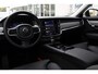 Volvo V90 T8 Plug-in hybrid AWD Ultra Dark | Premium Audio by Harman en Kardon | Interieur Voorverwarming| Head Up display | Adaptieve Cruise Control | BLIS | Gelaagde Zijruiten | Rondomzicht Camera | Panoramadak | Semi Electrische Trekhaak.