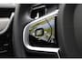 Volvo V90 T8 Plug-in hybrid AWD Ultra Dark | Premium Audio by Harman en Kardon | Interieur Voorverwarming| Head Up display | Adaptieve Cruise Control | BLIS | Gelaagde Zijruiten | Rondomzicht Camera | Panoramadak | Semi Electrische Trekhaak.