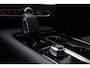 Volvo V90 T8 Plug-in hybrid AWD Ultra Dark | Premium Audio by Harman en Kardon | Interieur Voorverwarming| Head Up display | Adaptieve Cruise Control | BLIS | Gelaagde Zijruiten | Rondomzicht Camera | Panoramadak | Semi Electrische Trekhaak.
