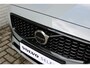 Volvo V90 T8 Plug-in hybrid AWD Ultra Dark | Premium Audio by Harman en Kardon | Interieur Voorverwarming| Head Up display | Adaptieve Cruise Control | BLIS | Gelaagde Zijruiten | Rondomzicht Camera | Panoramadak | Semi Electrische Trekhaak.