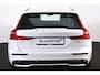 Volvo V60 T6 Recharge AWD Plus Dark - IntelliSafe Assist & Surround - 360º Camera - Harman/Kardon audio - Verwarmde voorstoelen, stuur & achterbank - Parkeersensoren voor & achter - Elektr. bedienb. voorstoelen met geheugen - Elektr. inklapbare trekhaak - 18' LMV