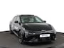 Kia EV4 Fastback GT-PlusLine 81.4 kWh - Stoelverwarming/ventilatie - Glazen Schuif-/kanteldak - Elektrisch verstelbare voorstoelen - Dodehoekcamera - Head-up display  - Fabrieksgarantie tot 09-2032