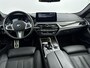 BMW 5-Serie Touring 530e xDrive Business Edition Plus | Panoramadak | Camera | Lederen Bekleding | Stoelverwarming + Stoelventilatie |