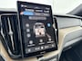 Volvo XC60 T8 Recharge Ultra Dark | 22" | Luchtvering | Bowers & Wilkins | Getint & Gelamineerd glas | Alarm | Head-up | Panoramadak | 360 Camera | Stoel/stuur/achterbankverwarming | Achterbank verwarmd | Achteruitrij assistent | Achteruitrijcamera
