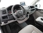 Volkswagen Transporter 2.0TDI AUT-7 141PK Leer Camera L2H1 Airco Trekhaak Voorruitverwarming Bluetooth Highline Sidebars Schuifdeur met Raam Betonplex Vloer Wandbetimmering Tussenwand 1e Eigenaar Euro 5 2.500KG Trekgewicht