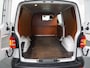 Volkswagen Transporter 2.0TDI AUT-7 141PK Leer Camera L2H1 Airco Trekhaak Voorruitverwarming Bluetooth Highline Sidebars Schuifdeur met Raam Betonplex Vloer Wandbetimmering Tussenwand 1e Eigenaar Euro 5 2.500KG Trekgewicht