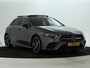 Mercedes-Benz A-klasse 160 Business Solution AMG Panoramadak | 5 spaaks lichtmetalen velgen | Navigatie | Parking support met camera achter | elect bed. voorstoelen met memory | Inclusief 48 maanden Mercedes-Benz Certified garantie voor Europa.
