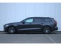 Volvo V60 T6 Plug-in hybrid AWD Ultra Dark | Adaptieve Cruise Control met Pilot Assist | Premium audio by Harman Kardon | 360 graden camera | Elektrisch bedienbaar panoramisch schuif-/kanteldak | Stoelverwarming | Elektrische voorstoelen met geheugen | Stuurwielverwarming | Semi-elektrische trekhaak |