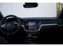 Volvo V60 T6 Plug-in hybrid AWD Ultra Dark | Adaptieve Cruise Control met Pilot Assist | Premium audio by Harman Kardon | 360 graden camera | Elektrisch bedienbaar panoramisch schuif-/kanteldak | Stoelverwarming | Elektrische voorstoelen met geheugen | Stuurwielverwarming | Semi-elektrische trekhaak |