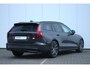 Volvo V60 T6 Plug-in hybrid AWD Ultra Dark | Adaptieve Cruise Control met Pilot Assist | Premium audio by Harman Kardon | 360 graden camera | Elektrisch bedienbaar panoramisch schuif-/kanteldak | Stoelverwarming | Elektrische voorstoelen met geheugen | Stuurwielverwarming | Semi-elektrische trekhaak |