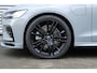 Volvo V60 T6 Automaat Plug-in Hybrid AWD Plus Dark | HEICO Sportuitlaat Met Klepbediening | HEICO Bodykit | Diffusor | Voorspoiler | Zijskirts | Spoorverbreders | 20 Inch Lichtmetalen Velgen R-Design | Lederen Bekleding | Panoramadak | Getint Glas | Elektrisch Verstelbare Voorstoelen Met Geheugen | High Performance Audiosysteem | Google Services |
