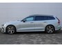 Volvo V60 2.0 T6 Plug-in Hybrid AWD Plus Dark | HEICO Sportuitlaat Met Klepbediening | HEICO Bodykit | Diffusor | Voorspoiler | Zijskirts | Spoorverbreders | 19 Inch Lichtmetalen Velgen | Lederen Bekleding | Panoramadak | Getint Glas | Elektrisch Verstelbare Voorstoelen Met Geheugen | High Performance Audiosysteem | Google Services |