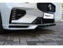 Volvo V60 2.0 T6 Plug-in Hybrid AWD Plus Dark | HEICO Sportuitlaat Met Klepbediening | HEICO Bodykit | Diffusor | Voorspoiler | Zijskirts | Spoorverbreders | 19 Inch Lichtmetalen Velgen | Lederen Bekleding | Panoramadak | Getint Glas | Elektrisch Verstelbare Voorstoelen Met Geheugen | High Performance Audiosysteem | Google Services |