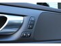 Volvo V60 2.0 T6 Plug-in Hybrid AWD Plus Dark | HEICO Sportuitlaat Met Klepbediening | HEICO Bodykit | Diffusor | Voorspoiler | Zijskirts | Spoorverbreders | 19 Inch Lichtmetalen Velgen | Lederen Bekleding | Panoramadak | Getint Glas | Elektrisch Verstelbare Voorstoelen Met Geheugen | High Performance Audiosysteem | Google Services |