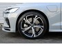 Volvo V60 2.0 T6 Plug-in Hybrid AWD Plus Dark | HEICO Sportuitlaat Met Klepbediening | HEICO Bodykit | Diffusor | Voorspoiler | Zijskirts | Spoorverbreders | 19 Inch Lichtmetalen Velgen | Lederen Bekleding | Panoramadak | Getint Glas | Elektrisch Verstelbare Voorstoelen Met Geheugen | High Performance Audiosysteem | Google Services |