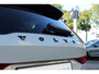 Volvo V60 2.0 T6 Plug-in Hybrid AWD Plus Dark | HEICO Sportuitlaat Met Klepbediening | HEICO Bodykit | Diffusor | Voorspoiler | Zijskirts | Spoorverbreders | 19 Inch Lichtmetalen Velgen | Lederen Bekleding | Panoramadak | Getint Glas | Elektrisch Verstelbare Voorstoelen Met Geheugen | High Performance Audiosysteem | Google Services |