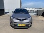 Toyota C-HR 1.8 Hybrid Bi-Tone Plus Trekhaak, dodehoek detectie, navigatie, stoel- & stuurverwarming, achteruitrij camera, parkeersensoren, lederen bekleding, Volledig dealeronderhouden