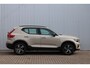 Volvo XC40 B4 Automaat Plus Dark | Verwarmbare voorstoelen | Verwarmbaar stuurwiel | Premium sound by Harman Kardon | Verwarmbaar voorruit | Semi elektrische trekhaak| 18 inch Lichtmetalen velgen