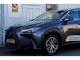 Lexus NX 350h*Fabrieksg.t/m06-2032!*1ste Eig.*Perfect Lexus Onderh.*BTW*ACC/360Camera/Stoelverw./Stuurwielverw./Leder/Dodehoek/Apple Carplay-Android/Keyless Entry+Go/Parkeersens.V+A/18 inch LM*
