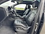 Porsche Cayenne 3.0 340 PK | Achteras besturing | Pano dak | Trekhaak | Leder dashboard | Luchtvering