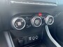 Renault Captur 1.6 E-Tech Plug-In Hybrid 160 Intens | Elektrische Stoelen | Trekhaak | Dakrails | Stoelverwarming | Groot Scherm | All Seasons | Navigatie | Climate Control | Achteruitrijcamera + Parkeersensoren | Luxe Versnellingspook | Apple CarPlay/Android Auto