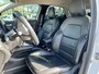 Renault Captur 1.6 E-Tech Plug-In Hybrid 160 Intens | Elektrische Stoelen | Trekhaak | Dakrails | Stoelverwarming | Groot Scherm | All Seasons | Navigatie | Climate Control | Achteruitrijcamera + Parkeersensoren | Luxe Versnellingspook | Apple CarPlay/Android Auto