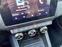 Renault Captur 1.6 E-Tech Plug-In Hybrid 160 Intens | Elektrische Stoelen | Trekhaak | Dakrails | Stoelverwarming | Groot Scherm | All Seasons | Navigatie | Climate Control | Achteruitrijcamera + Parkeersensoren | Luxe Versnellingspook | Apple CarPlay/Android Auto