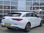 Mercedes-Benz CLA Shooting Brake 200 Business Solution Luxury | Navigatie | LM Velgen 17" | Elektrisch Glazen Panoramadak | Voorstoelen Verwarmd | Cruise Control | Airco |