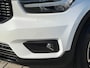 Volvo XC40 T2 R-Design | Adaptieve Cruise Control | Harman Kardon | Elektrische Stoelen | Panoramadak | Stoel en stuurwielverwarming | LED |