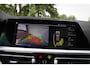 BMW 3-Serie Touring 320i M sport // Portimao Blue | BTW auto | Panoramadak | Trekhaak | Sfeerverlichting | CarPlay & Android Auto