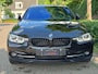 BMW 3-Serie 320i High Executive Navi GR Apple CarPlay Sport Leder LED Automaat NAP NL