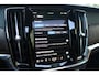 Volvo V90 T6 350PK Recharge AWD Plus Bright | Adaptieve Cruise Control met Pilot Assist | Luchtvering | Geventileerde voorstoelen | Harman Kardon audio | Elektrisch bedienbaar Panoramisch Schuif-/Kanteldak | Elektrische voorstoelen |Stoel- en stuurverwarming | Park Assist voor + achter | 360 Parkeercamera | Getint glas achter | Blind Spot Information System | Keyless Entry | Apple CarPlay | 20'' Lichtmetalen wielen