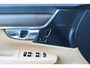 Volvo V90 T6 350PK Recharge AWD Plus Bright | Adaptieve Cruise Control met Pilot Assist | Luchtvering | Geventileerde voorstoelen | Harman Kardon audio | Elektrisch bedienbaar Panoramisch Schuif-/Kanteldak | Elektrische voorstoelen |Stoel- en stuurverwarming | Park Assist voor + achter | 360 Parkeercamera | Getint glas achter | Blind Spot Information System | Keyless Entry | Apple CarPlay | 20'' Lichtmetalen wielen