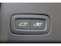 Volvo V90 T6 350PK Recharge AWD Plus Bright | Adaptieve Cruise Control met Pilot Assist | Luchtvering | Geventileerde voorstoelen | Harman Kardon audio | Elektrisch bedienbaar Panoramisch Schuif-/Kanteldak | Elektrische voorstoelen |Stoel- en stuurverwarming | Park Assist voor + achter | 360 Parkeercamera | Getint glas achter | Blind Spot Information System | Keyless Entry | Apple CarPlay | 20'' Lichtmetalen wielen