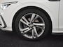 Volkswagen Golf 1.5 eTSI R-Line Business 150 pk | Achteruitrijcamera | Stoel en Stuur Verwarming | Apple Carplay Android Auto l Cruise Control Adaptief | 17" LMV