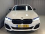 BMW 5-Serie Touring 530e High Executive M Sport 20"/Soft Close/Active Steering/Panoramadak/Laser LED/Leder/Head-up/Keyless/Stoelverwarming + koeling/Adaptieve cruise/Dodehoek/Camera/Apple Carplay & Android Auto
