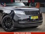 Land Rover Range Rover P550e | NIGHT | GARANTIE TOT 14-03-2029 | HEAD-UP | ACHTERAS BESTURING | SOFT CLOSE | PHEV | 23 INCH VELGEN | PANORAMADAK | STUURVERWARMING | STOEL KOELING | Fabrieksgarantie tot 14-03-2029 – Geniet van gemoedsrust met uitgebreide dekking tot deze datum. GZK-71-D