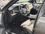 Volvo XC90 T8 Plug-in hybrid AWD AUT8 455PK Ultra Dark | **DIRECT LEVERBAAR**FULL OPTION** Platinum grey | Nappa Leder met ventilatie en massage Cardamom | 22 inch lichtmetalen velgen | Luchtvering | Bowers & Wilkins audio | Getint en gelamineerd glas