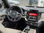 Volvo XC90 T8 Plug-in hybrid AWD AUT8 455PK Ultra Dark | **DIRECT LEVERBAAR**FULL OPTION** Platinum grey | Nappa Leder met ventilatie en massage Cardamom | 22 inch lichtmetalen velgen | Luchtvering | Bowers & Wilkins audio | Getint en gelamineerd glas