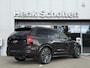 Volvo XC90 T8 Plug-in hybrid AWD AUT8 455PK Ultra Dark | **DIRECT LEVERBAAR**FULL OPTION** Platinum grey | Nappa Leder met ventilatie en massage Cardamom | 22 inch lichtmetalen velgen | Luchtvering | Bowers & Wilkins audio | Getint en gelamineerd glas