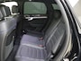 Volkswagen Touareg 3.0 TSi eHybrid 4MOTION R | Panoramadak | Luchtvering | Trekhaak | Nachtzichtassistent | 360 camera | Head-up display | Parkeerassistent |