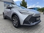 Toyota C-HR HYBRID 140 DYNAMIC NIEUW & DIRECT LEVERBAAR!! BLIND-SPOT KEYLESS APPLE/ANDROID PARKSENSOREN V+A LED