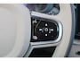 Volvo XC60 T8 Recharge AWD Ultra - LONG RANGE - Luchtvering - Panorama/schuifdak - IntelliSafe Assist & Surround - 360º Camera - Adaptieve LED koplampen - Verwarmde voorstoelen, stuur & achterbank - Elektr. bedienb. voorstoelen met geheugen - Head up display - Draadloze tel. lader - Extra getint glas - Elektr. inklapbare trekhaak - 22' LMV