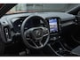 Volvo XC40 Recharge Pro | Trekhaak | 360 graden Camera | Panoramisch schuif-/kanteldak | All Season banden | Dodehoekbewaking | Apple Car Play | Elektrische achterklep | Elektrisch verstelbare bestuurdersstoel met memory |