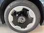 Volkswagen ID. Buzz Cargo Bedrijfswagens Anniversary Edition Elektromotor 210 kW (286 pk) | Anniversary Edition | Achterlichten LED, luxe uitgevoerd incl. dynamische knipperlichten | Hoge scheidingswand met vaste ruit en dimbare binnenspiegel | Bluetooth telefoonvoorbereiding inclusief draadloos laden |